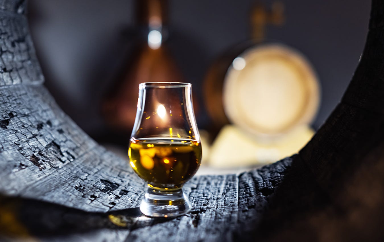 The essentiality of oak in whisky 